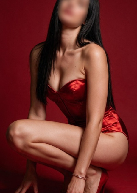 Teya Rae | Brunette Beauty 