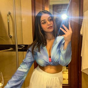 9319099832 Beautiful Russian escort girl Nina in Delhi NCR